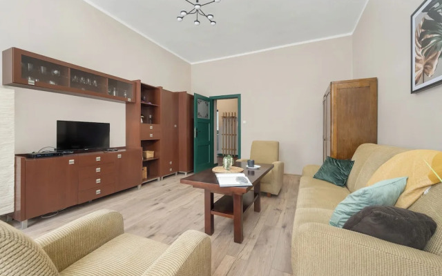 Wroclaw Apartment With Desk by Renters
