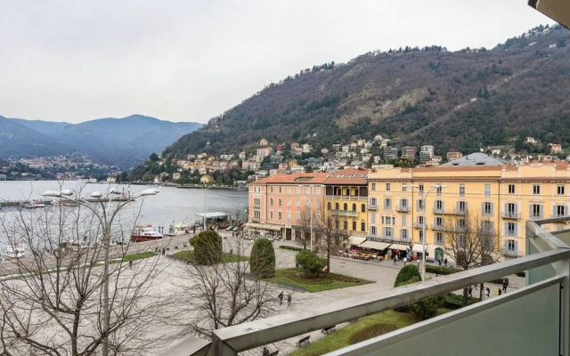 Piazza Cavour Lake View