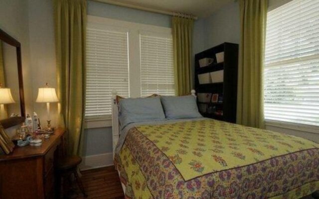 Aunt Dot's Luxurious Beachfront B&B