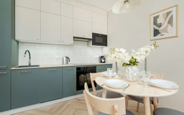 Legnicka Modern Apartment by Renters