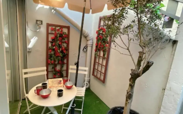 Sympathy Studio for 2 Near the Sacre Coeur