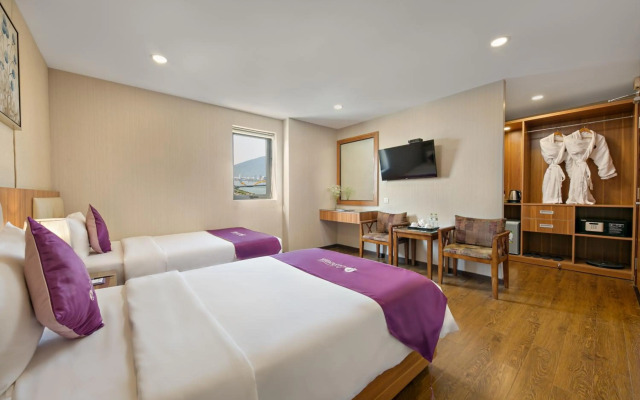 Lavender Riverside Hotel