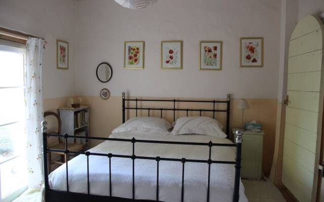 Beautiful Rustic Farmhouse Apartment With Pool