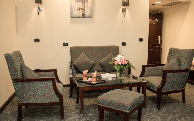 Cherry Maryski Hotel