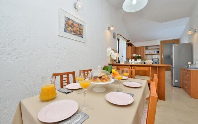 Beachfront Skoblar Holiday Home with Seaview