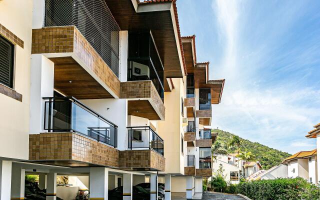 Apto com sacada e churrasq 260m Praia Brava COI302