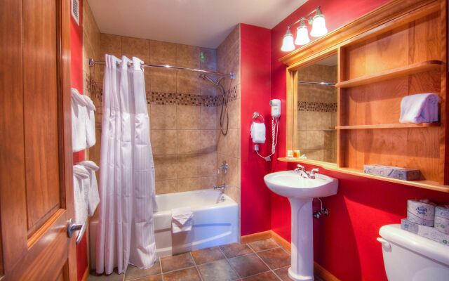 Zephyr Mountain Lodge