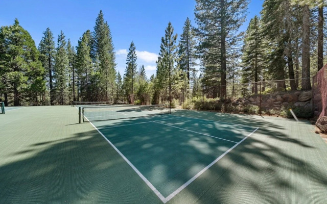 Kingswood Village Escape For 4