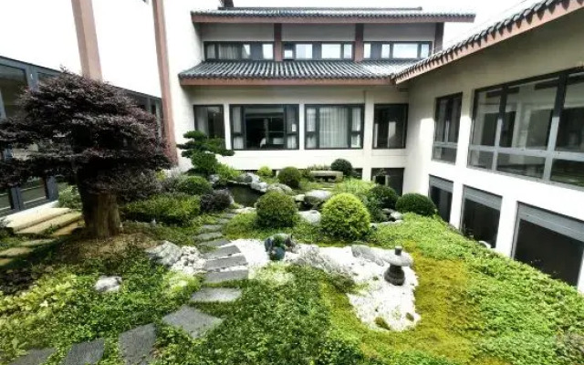 Xinchang Big Buddha Temple Fanyin Hotel