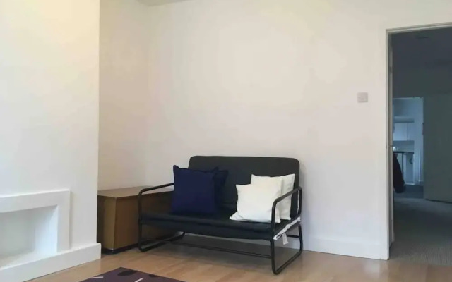 Cv21 3SG Whole 2-bed House in Rugby