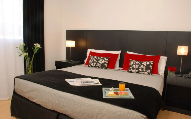 Broadway Hotel & Suites