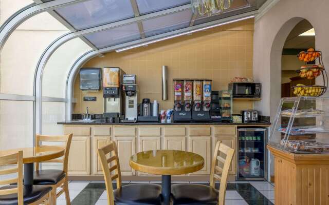 Super 8 by Wyndham McDonough GA