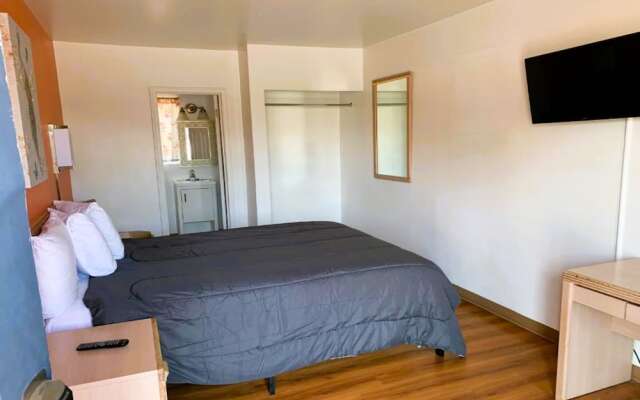 Royal Gateway Motel By OYO