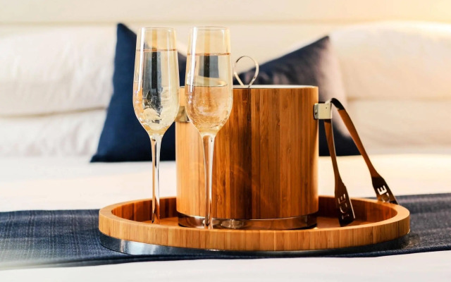 Waterside Hotel and Suites