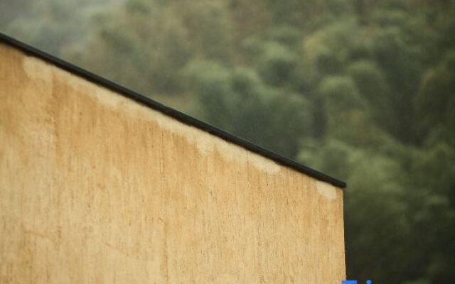 Qianlu Xiangju Hostel