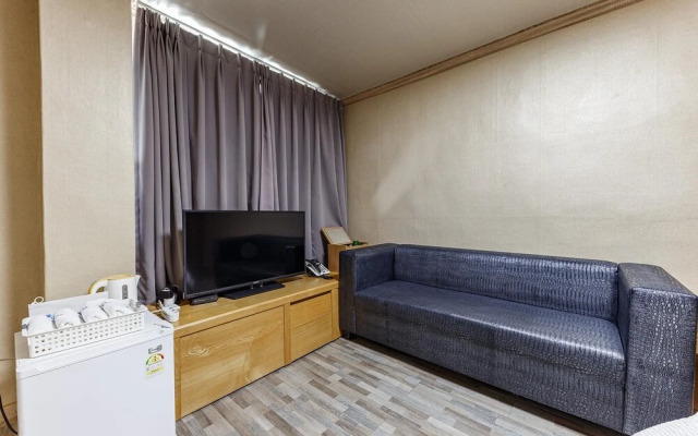 Jecheon W