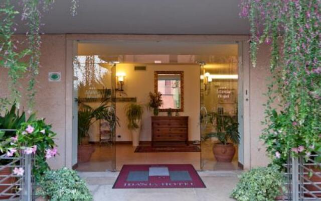 Idania Hotel