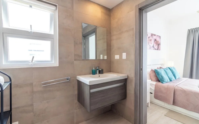 Modern 2BR Apartment - Paseo del Mar