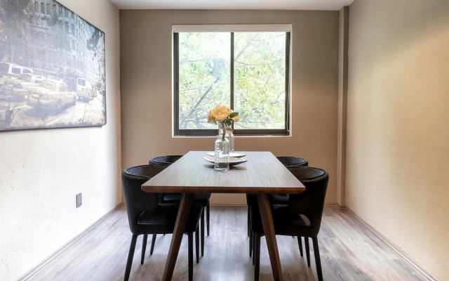 Bright & Stylish in Roma Condesa , Sleeps 7
