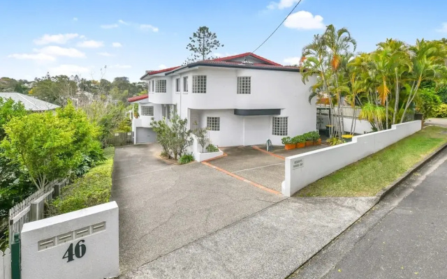 Tranquil 3-bed Unit With Lush Garden Views