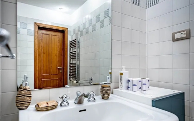 YiD elegant near tramvia