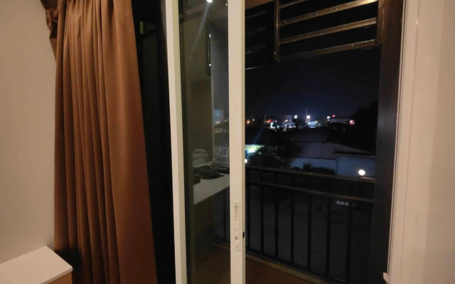 Crystal Suites Suvarnabhumi Airport
