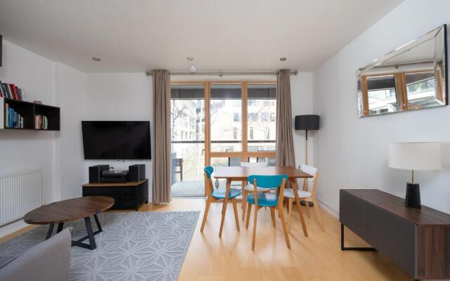 D8 - Canal View Apartment