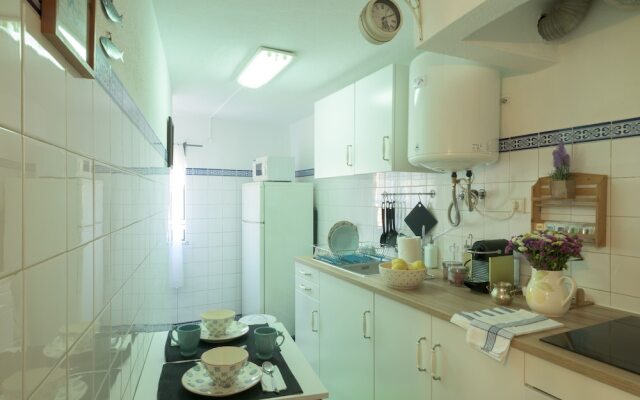 Light Filled Apartment near Chiado, By TimeCooler