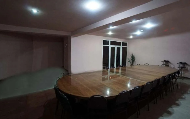 G-Bakuri Hotel