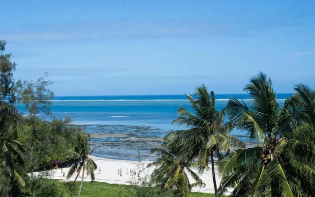 Modern Beachfront Studio Apartment B44