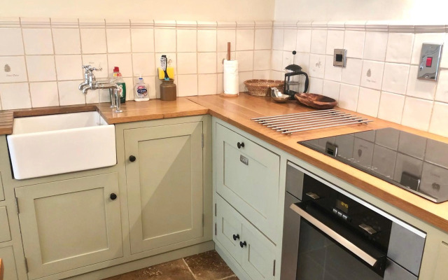 Garrard's Retreat - 1 Bedroom with marble floors & patio