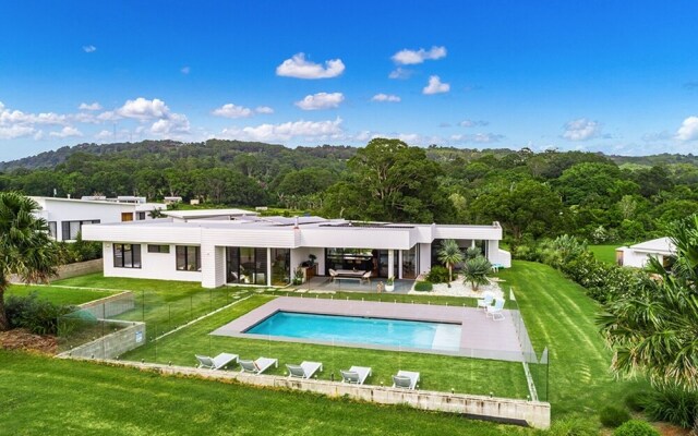 Your Luxury Escape - Scenic Vista