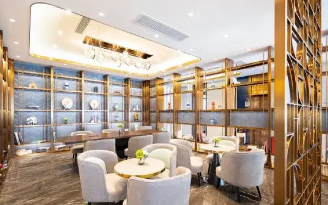 Yitel Collection Hotel (Zhuanghe Municipal Government Xiangyang Road)