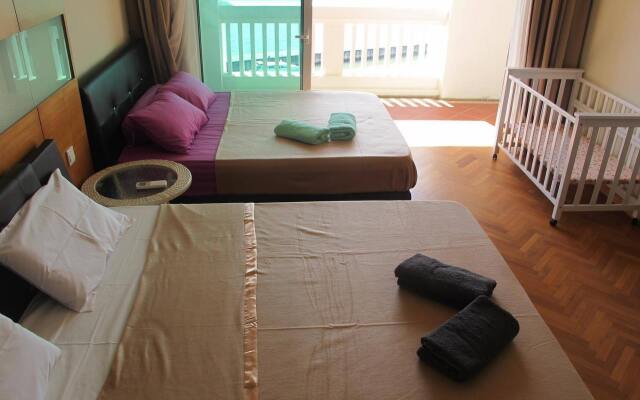 Luxury Suites @ Straits Quay