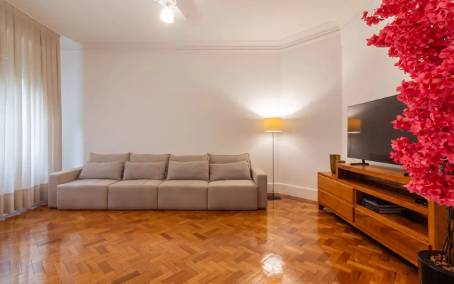 Space and Comfort in Copacabana D405