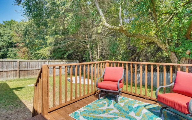 Charming Arkansas Retreat w/ Deck, Near Downtown!