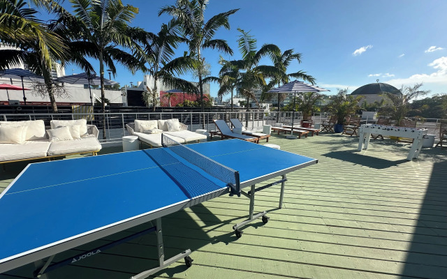 Maxines Dorset Catalina Hotel