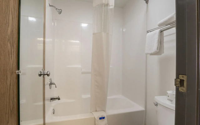 Baymont Inn And Suites Waterloo