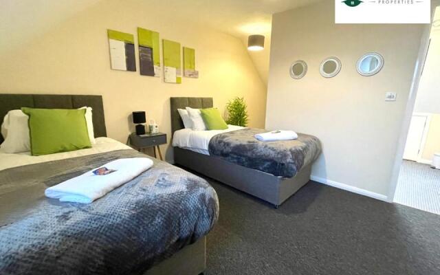 3 Bedroom 2 Bath House By Passionfruitproperties Close To Coventry City Centre - Free Wi-Fi, Driveway And Garden - 8RWC