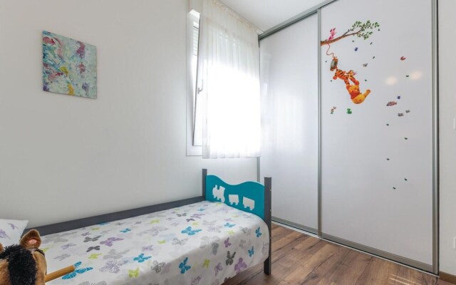 Nice Apartment in Split With 3 Bedrooms and Wifi