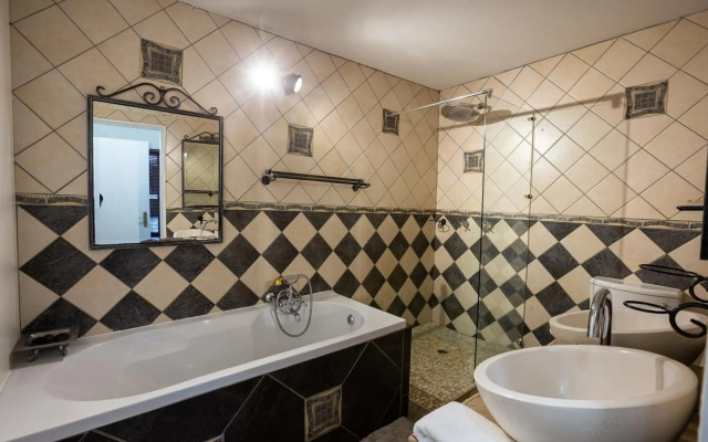Waterfalls Boutique Hotel