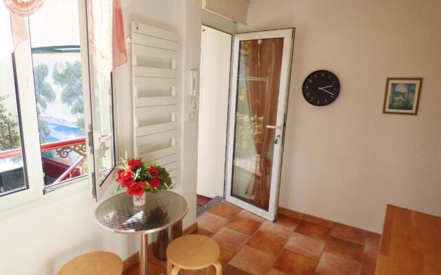 ALC - A523 - 4 min PALAIS AND BEACHES