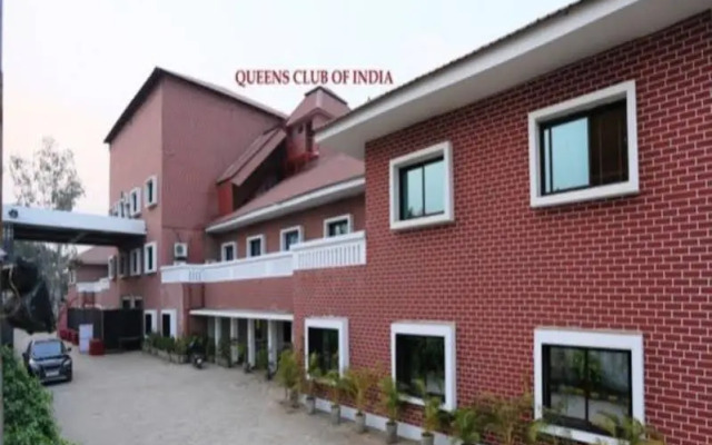 OYO 11939 Hotel Queens Club of India