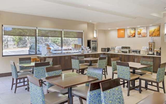 Comfort Suites Columbia Northeast - Fort Jackson