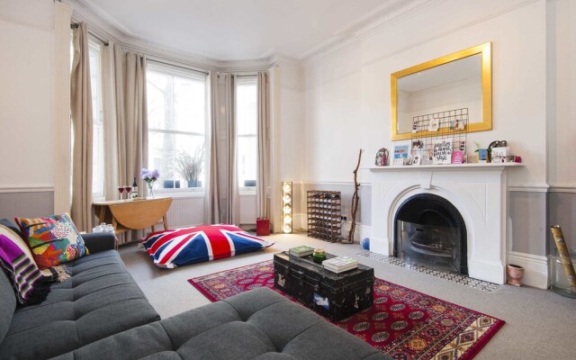 Bright Marloes Road Abode - CNRO