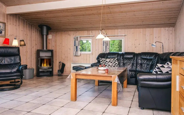 Secluded Holiday Home in Henne near Beach