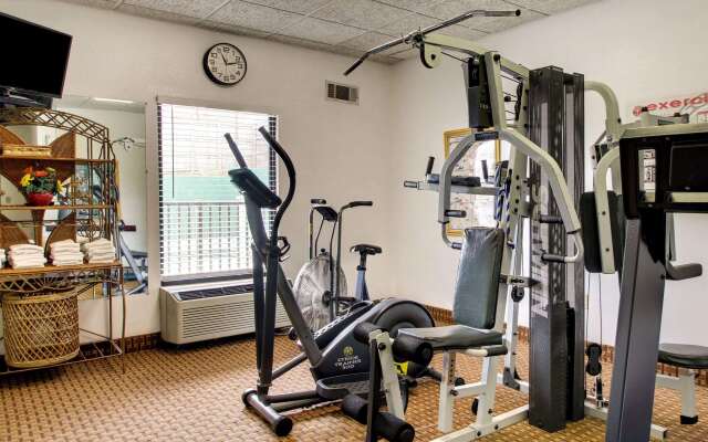 Quality Inn & Suites Clinton - Jackson West