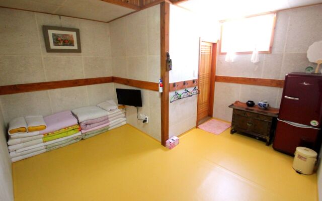 Happiness Full Guesthouse