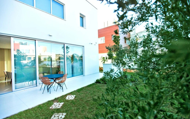 Emerald Elite Luxury Home