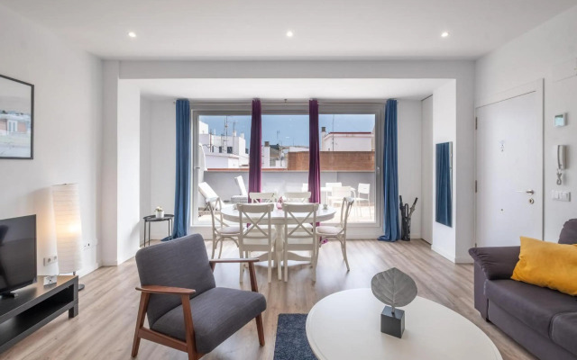 Modern Penthouse with Private Terrace